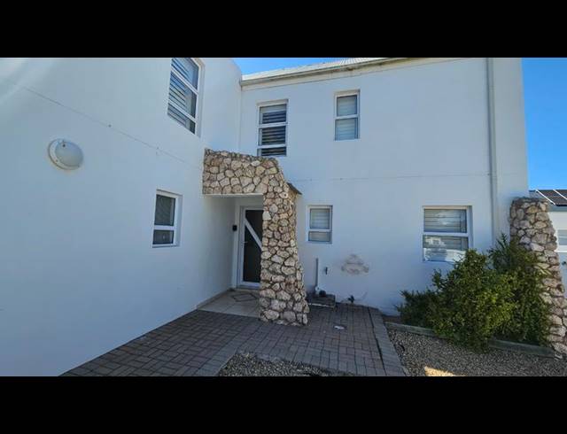 4 BEDROOM HOUSE FOR SALE IN LAMPIESBAAI